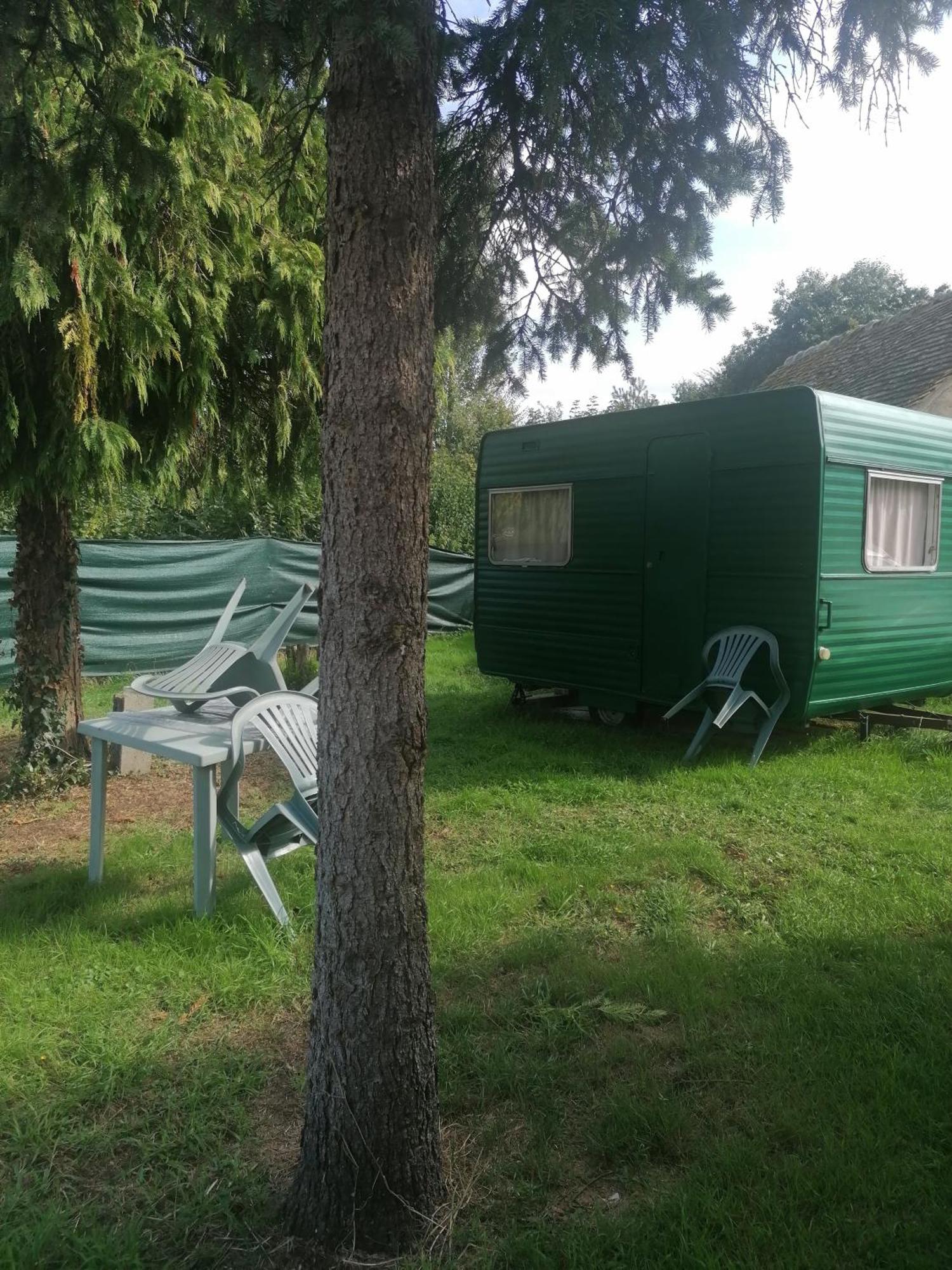 Petite Caravane Deux Places Saint-Corneille Exterior foto